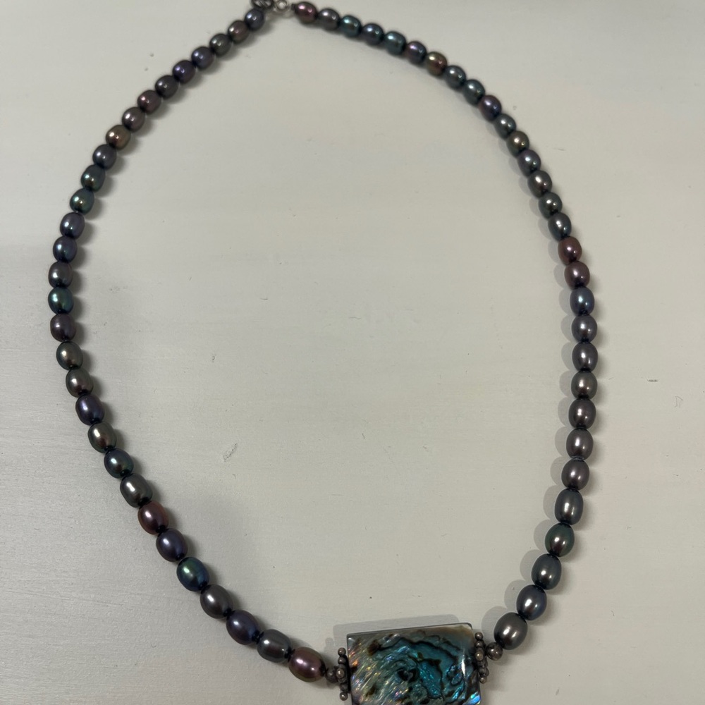 Elegant Black Pearl Necklace